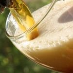 Cerveza servida en vaso