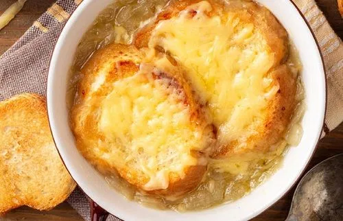 Receta de sopa de cebolla gratinada