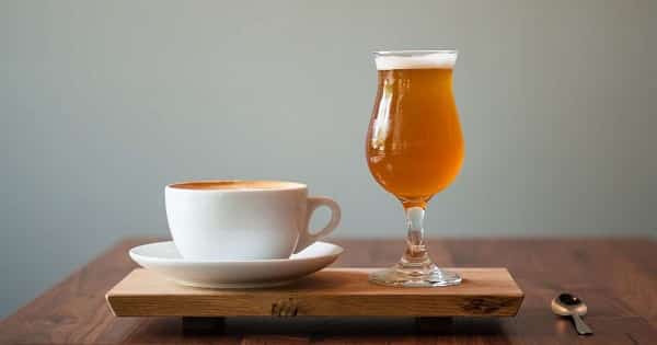 ¿Café o cerveza? Café y cerveza