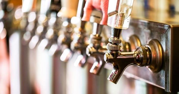 La importancia de la limpieza en las líneas de servicio de cerveza