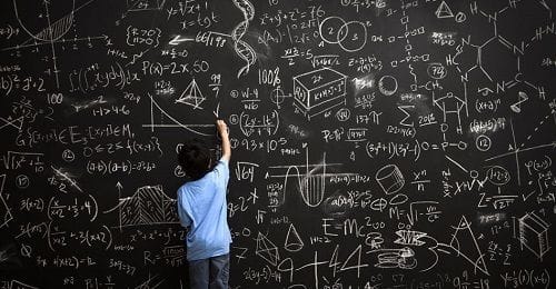 Capacidad para resolver problemas niño resolviendo problemas matemáticos
