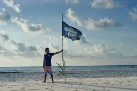 La alianza global de Corona y Parley for the Oceans