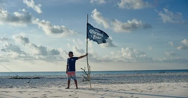 La alianza global de Corona y Parley for the Oceans