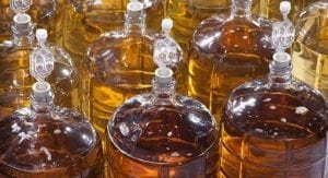 Hidromiel en proceso de fermentación Hidromiel en proceso de fermentación