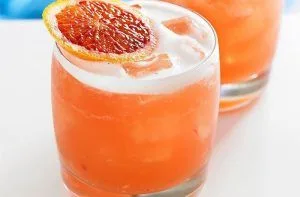 Cóctel Apricot Fizz