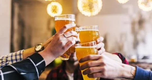 Brindis con cerveza Brindis cerveza