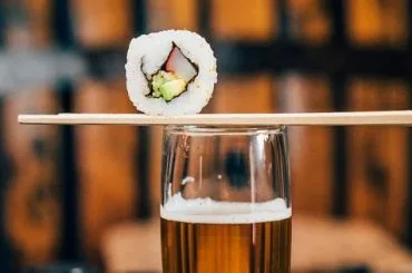 Maridaje de cerveza y sushi
