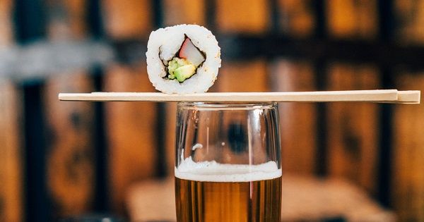 Maridaje de cerveza y sushi