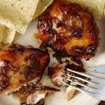 Muslos de pollo marinados en cerveza Rauchbier