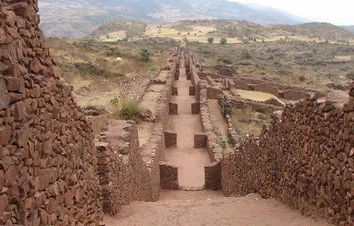 Recinto arqueológico del Imperio Wari Recinto arqueológico del Imperio Wari