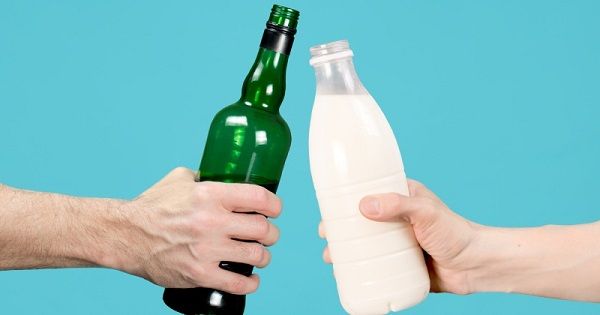 ¿Tomar cerveza es mejor que tomar leche?