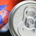 Latas de aluminio descritas en braille