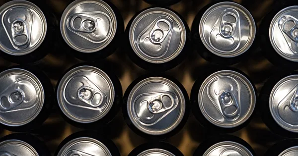 Añejamiento de cerveza en latas