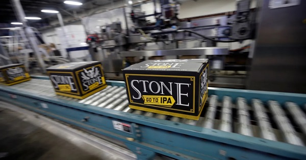 Linea de envasado Stone Brewing