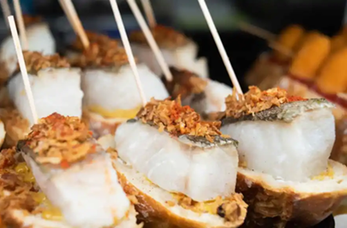Pintxos vascos de bacalao al pil-pil Pintxos vascos de bacalao al pil-pil