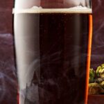 Latgalian Ale — cerveza ahumada de granja de Letonia elaborada en sauna negra con malta de aliso