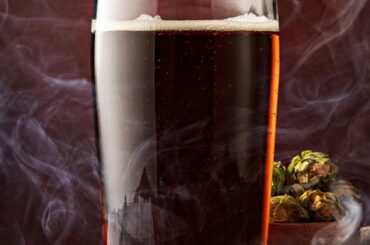 Latgalian Ale — cerveza ahumada de granja de Letonia elaborada en sauna negra con malta de aliso