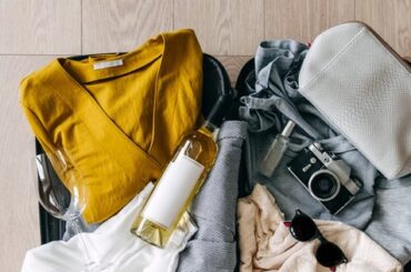 Botella de cerveza artesanal empacada en maleta para transporte aéreo internacional