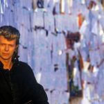 David Bowie junto al Muro de Berlín durante la grabación de Heroes