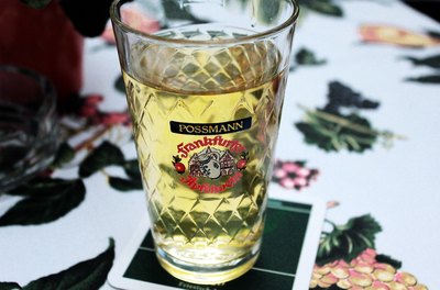 Apfelwein Vaso de Apfelwein, la sidra de Hesse, en Fráncfort