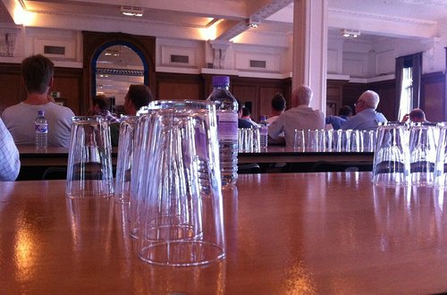 Vasos para la cata de jueces Vasos preparados para la cata de los jueces del Champion Beer of Britain