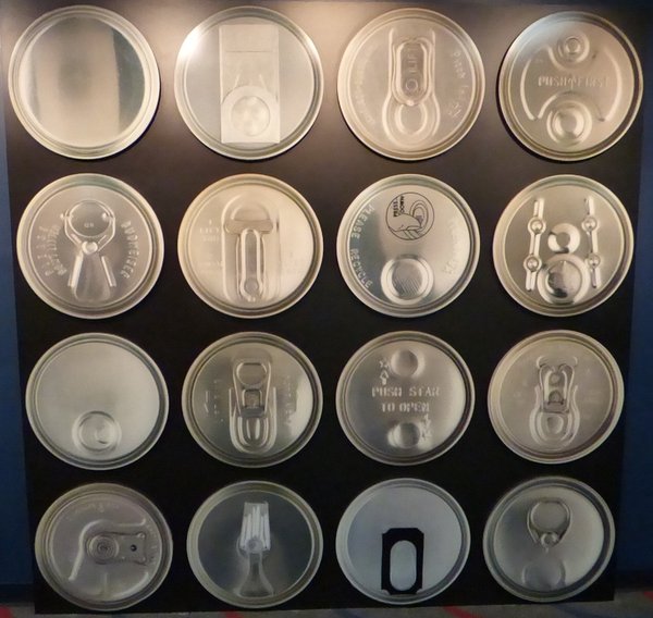 Evolución de las tapas de las latas de cerveza Evolución de las tapas de las latas de cerveza, de la tapa plana a la anilla y la lengüeta